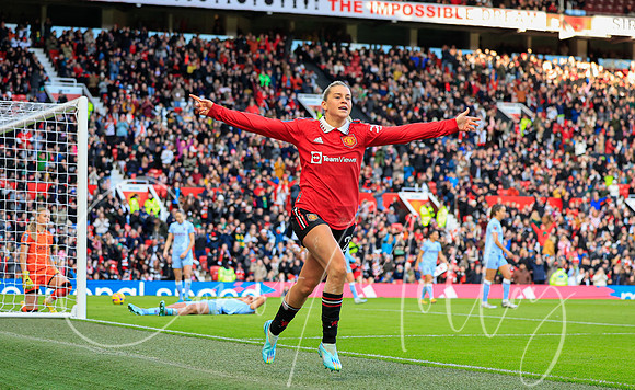 Alessia Russo celebrates for Manchester United