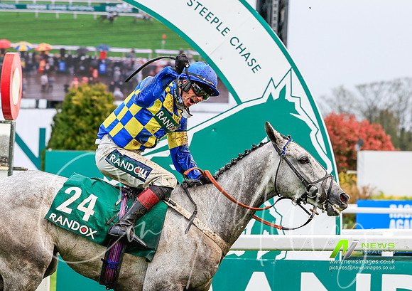 Sam Twiston Davies wins on Bill Baxter, Aintree 2023