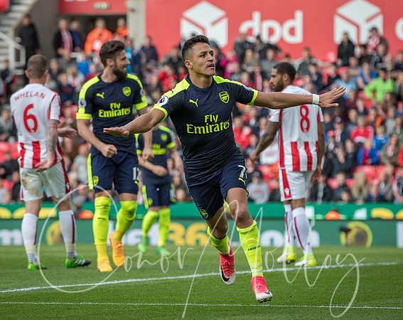 Alexis Sanchez celebrates scoring for Arsenal
