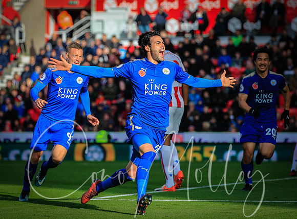 Vincente Iborra celebrates his goal for Leicester City
