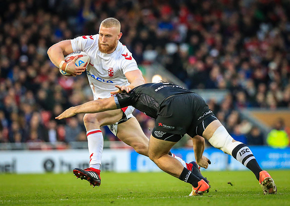 Luke Thompson of England pushes through the line