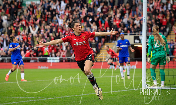 Lucia Garcia celebrates for Man United